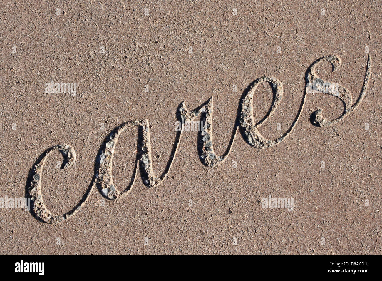 Ein Konzeptbild, das das Wort „kümmert sich“ darstellt, möglicherweise mit Bildern, die Mitgefühl, Unterstützung oder Sorge darstellen und sich auf den Akt der Fürsorge für andere beziehen. Stockfoto