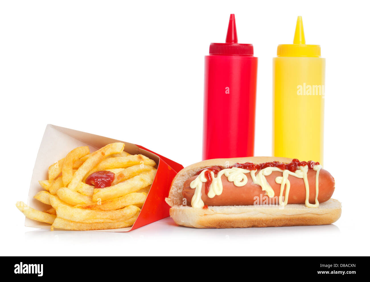 Frisch und lecker Hot Dog mit Pommes Frites auf weiß Stockfoto