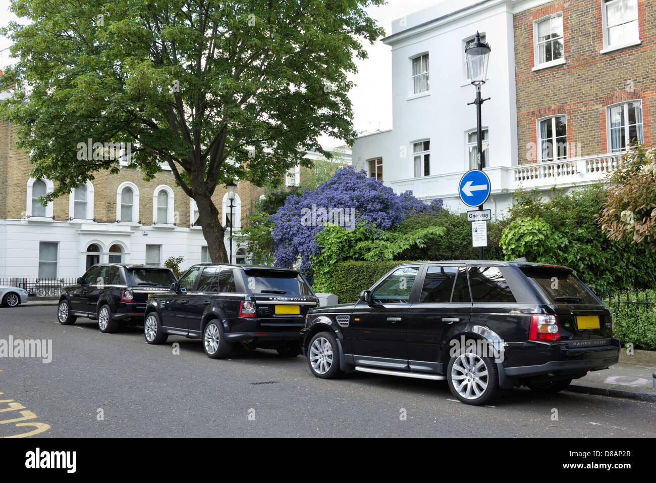 4 Allradfahrzeuge (Chelsea Traktoren) geparkt in Oakley Gärten, SW3, Chelsea, London, UK Stockfoto