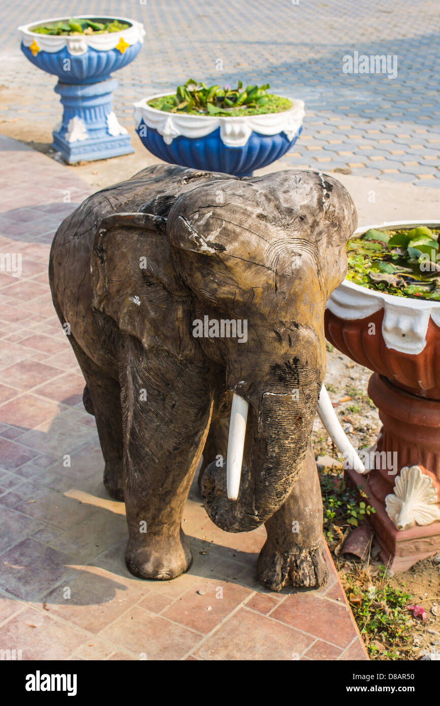 Geschnitzte hölzerne Elefant Stockfoto