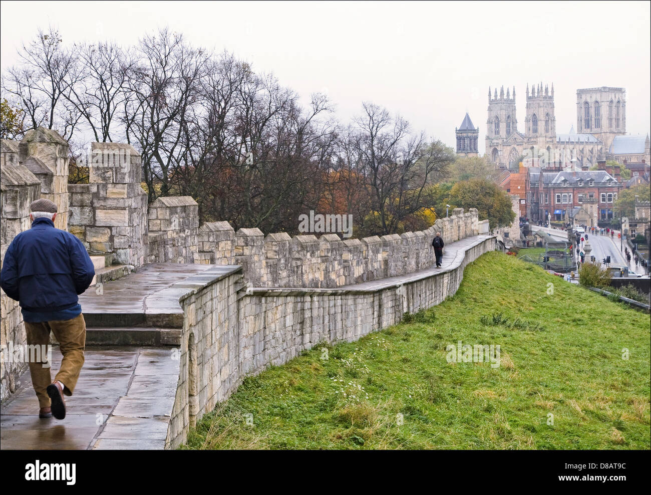 Die ummauerte Stadt York mit Yorkminster im Hintergrund Stockfoto