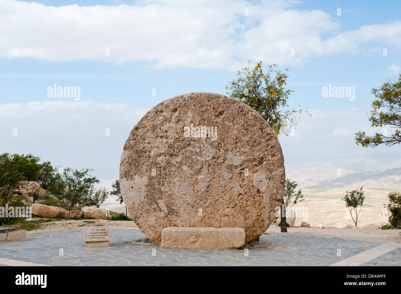 Die Abu Dadd (Rolling Stone als eine befestigte Tor eines byzantinischen Klosters) Berg Nebo, Jordanien Stockfoto