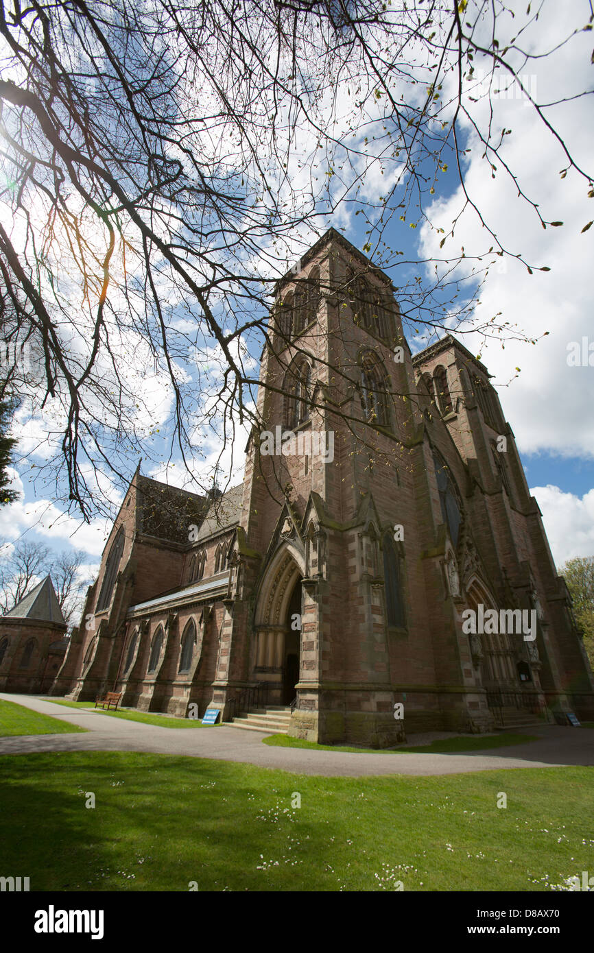 Stadt von Inverness, Schottland. Malerische Aussicht auf den Nord-Ostansicht von Inverness Cathedral. Stockfoto