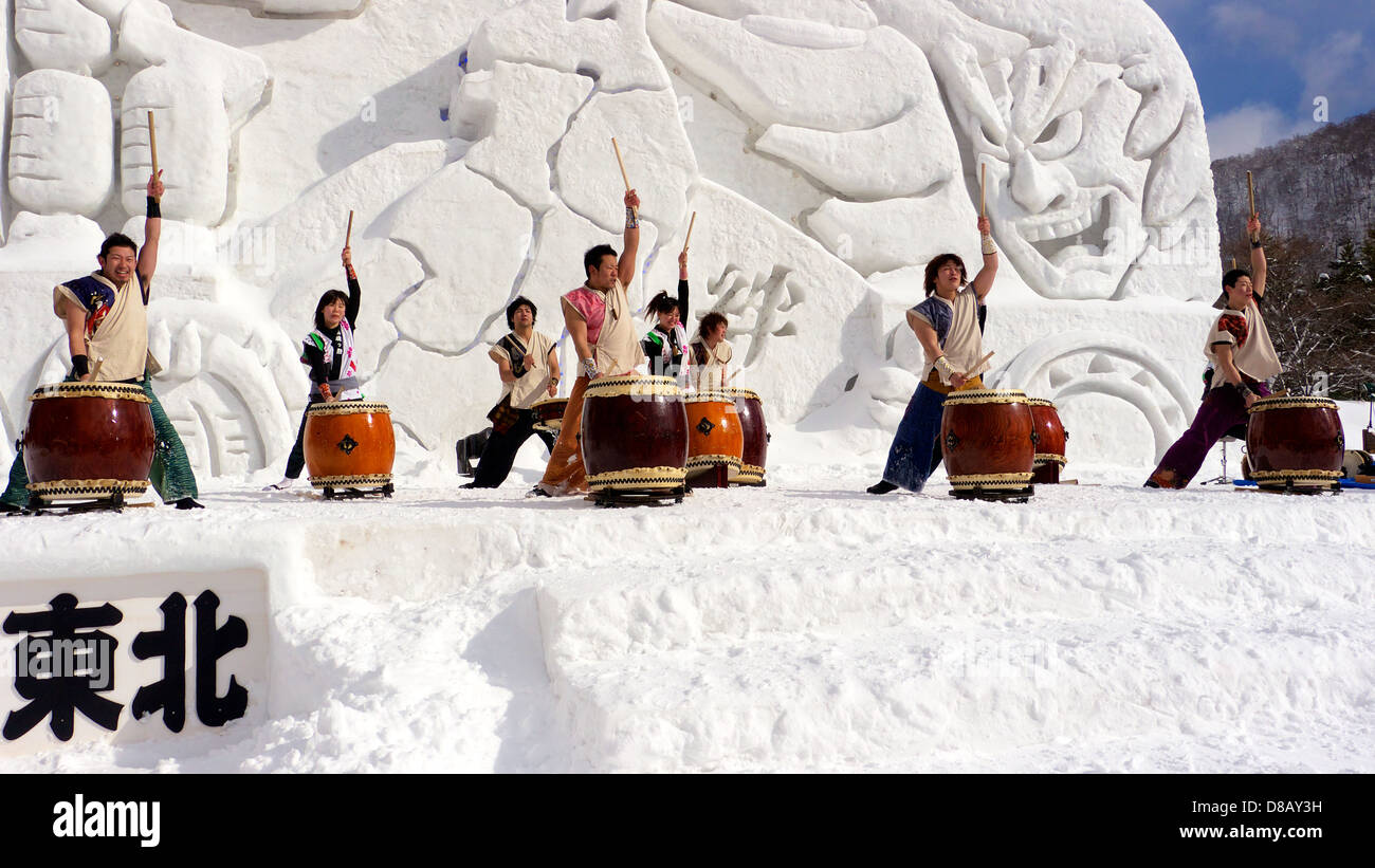 Taiko-Performance während der See Towada Winter Festival Stockfoto