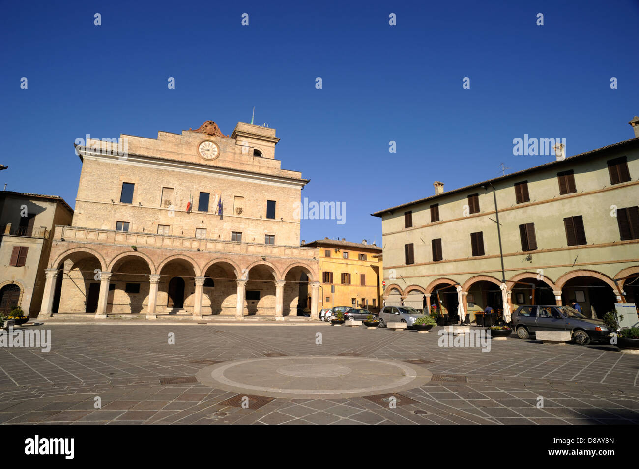 Italien, Umbrien, Montefalco, Piazza del Comune, Stadthaus Stockfoto