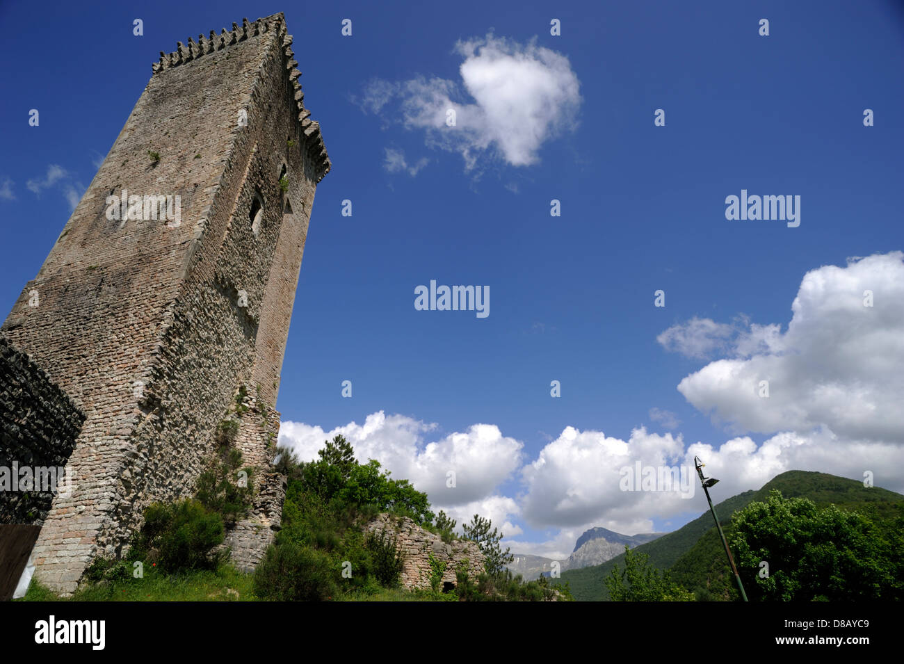 Italien, Le Marche, Nationalpark Monti Sibillini, Valnerina, Visso, mittelalterlicher Turm Stockfoto