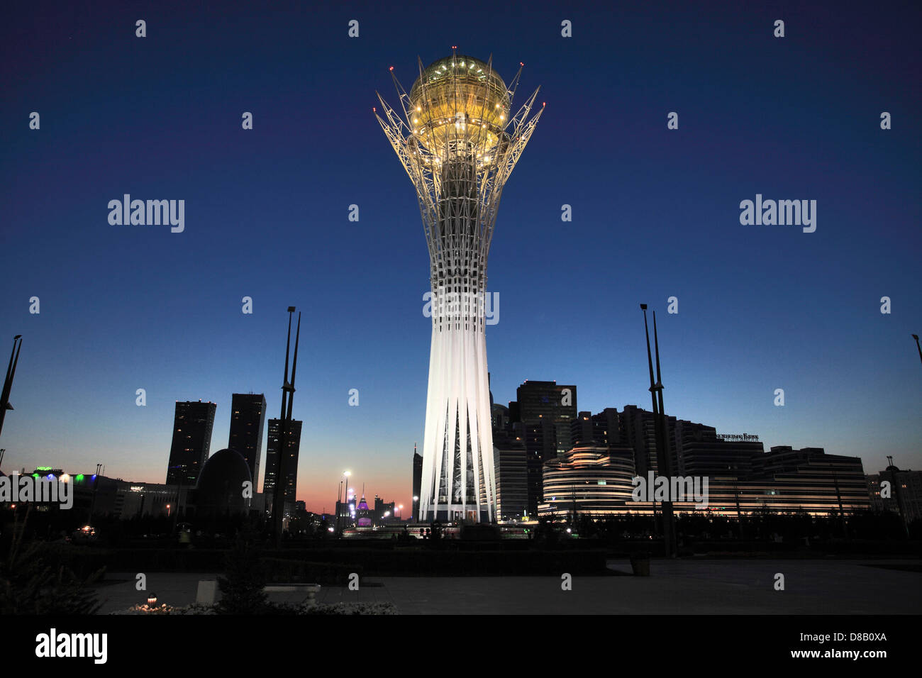 Turm Bayterek In Astana Hauptstadt Von Kasachstan Ist Sehenswurdigkeiten Und Touristischen Objekt Stockfotografie Alamy