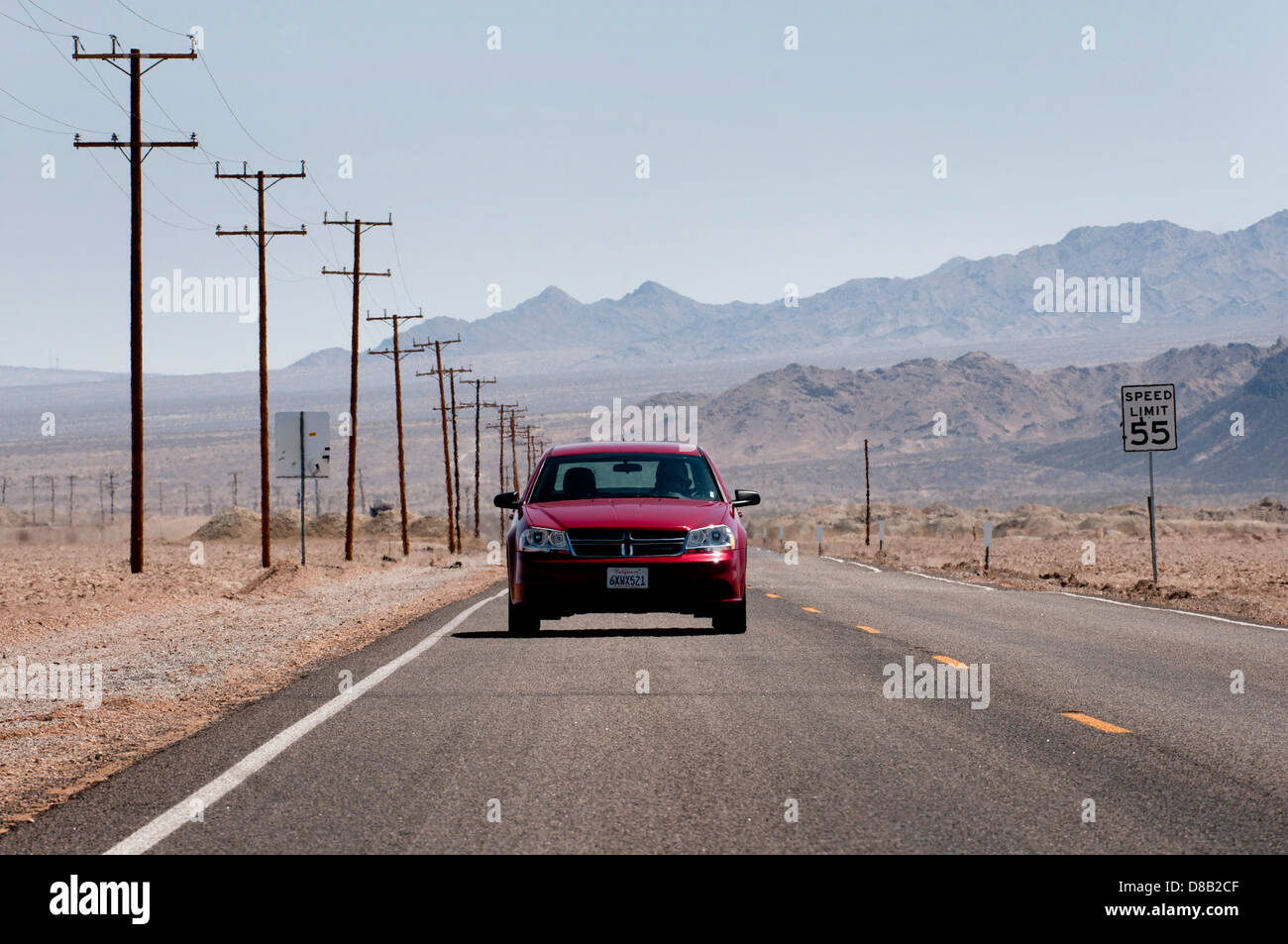 Auf dem Weg in die Mojave-Wüste, in der Nähe von Amboy, Kalifornien, USA Stockfoto