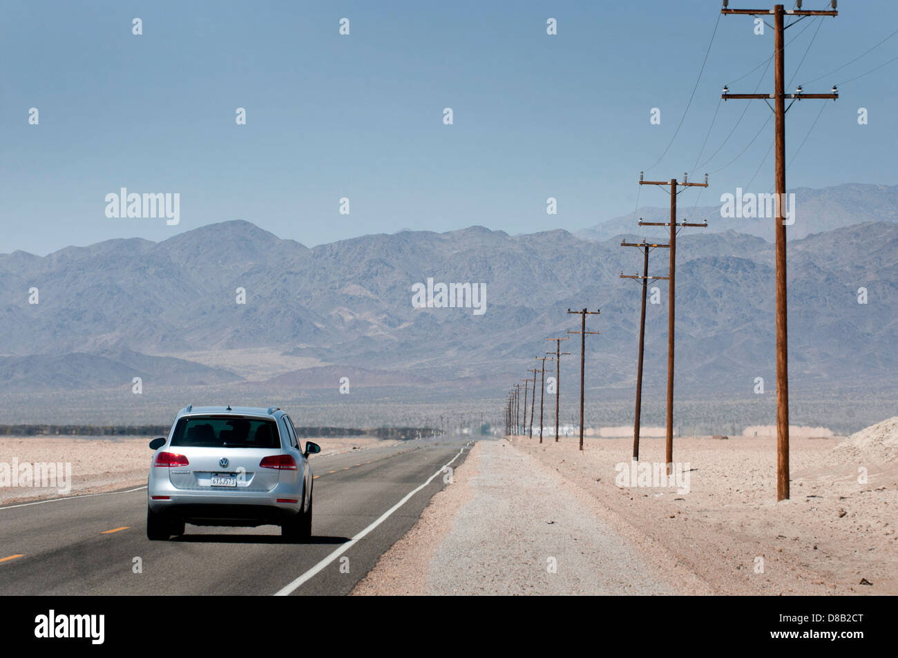 Auf dem Weg in die Mojave-Wüste, in der Nähe von Amboy, Kalifornien, USA Stockfoto