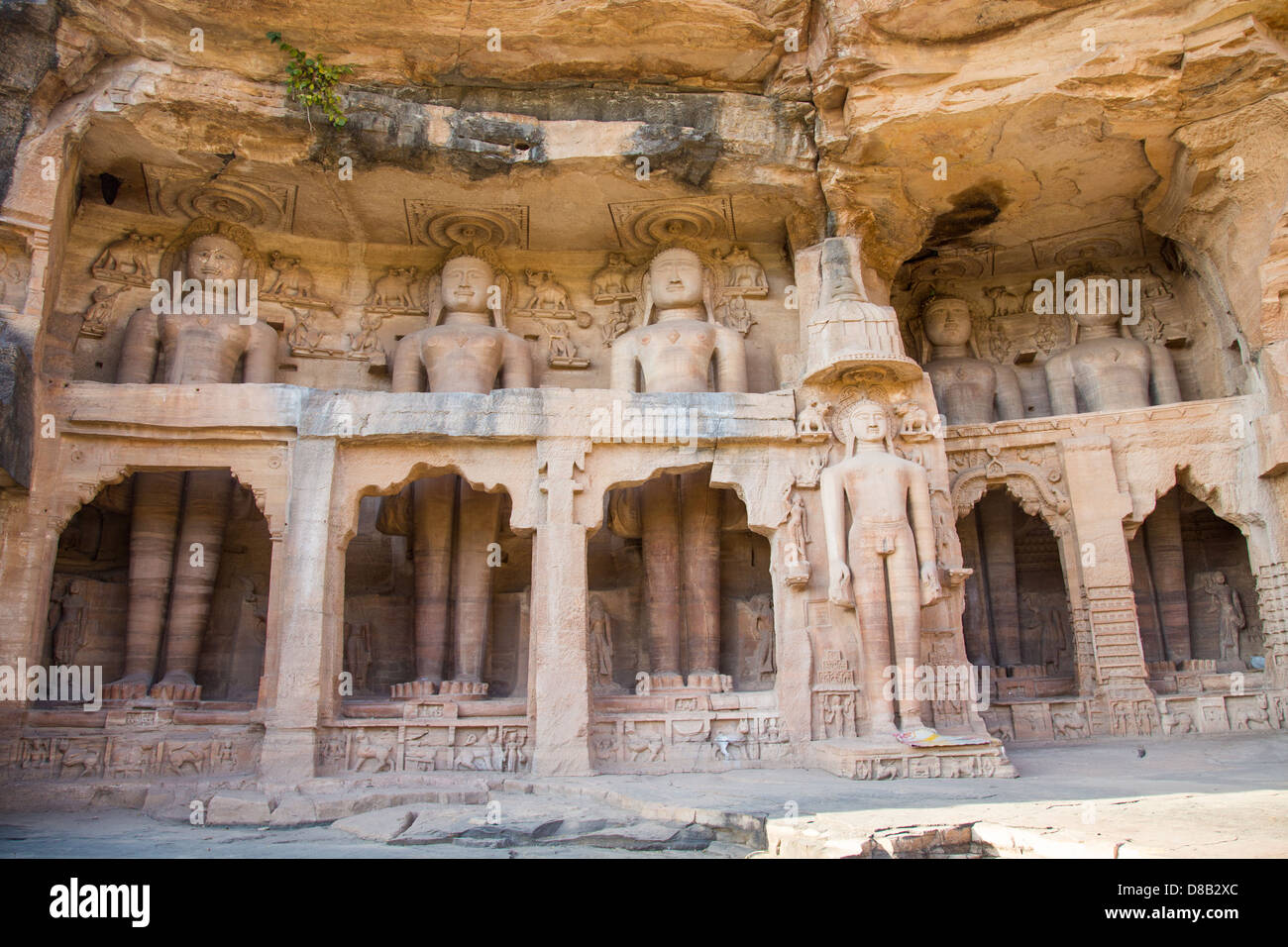 Jain-Skulpturen auf dem Weg nach Gwalior Fort, Gwalior, Madhya Pradesh, Indien Stockfoto