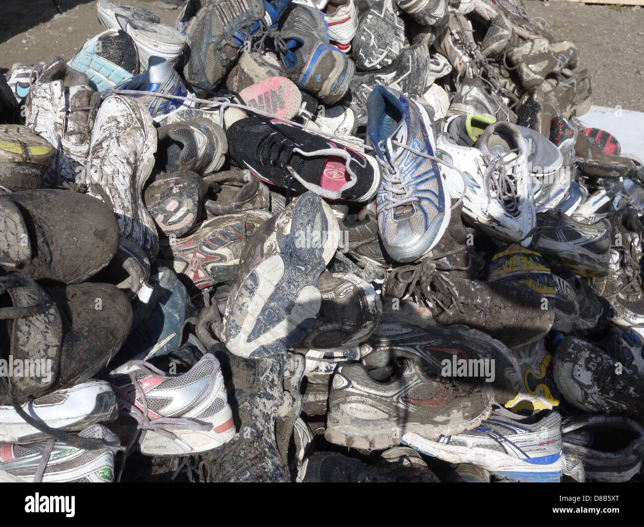 schmutzige schlammigen Schuhen Deponie Stockfoto