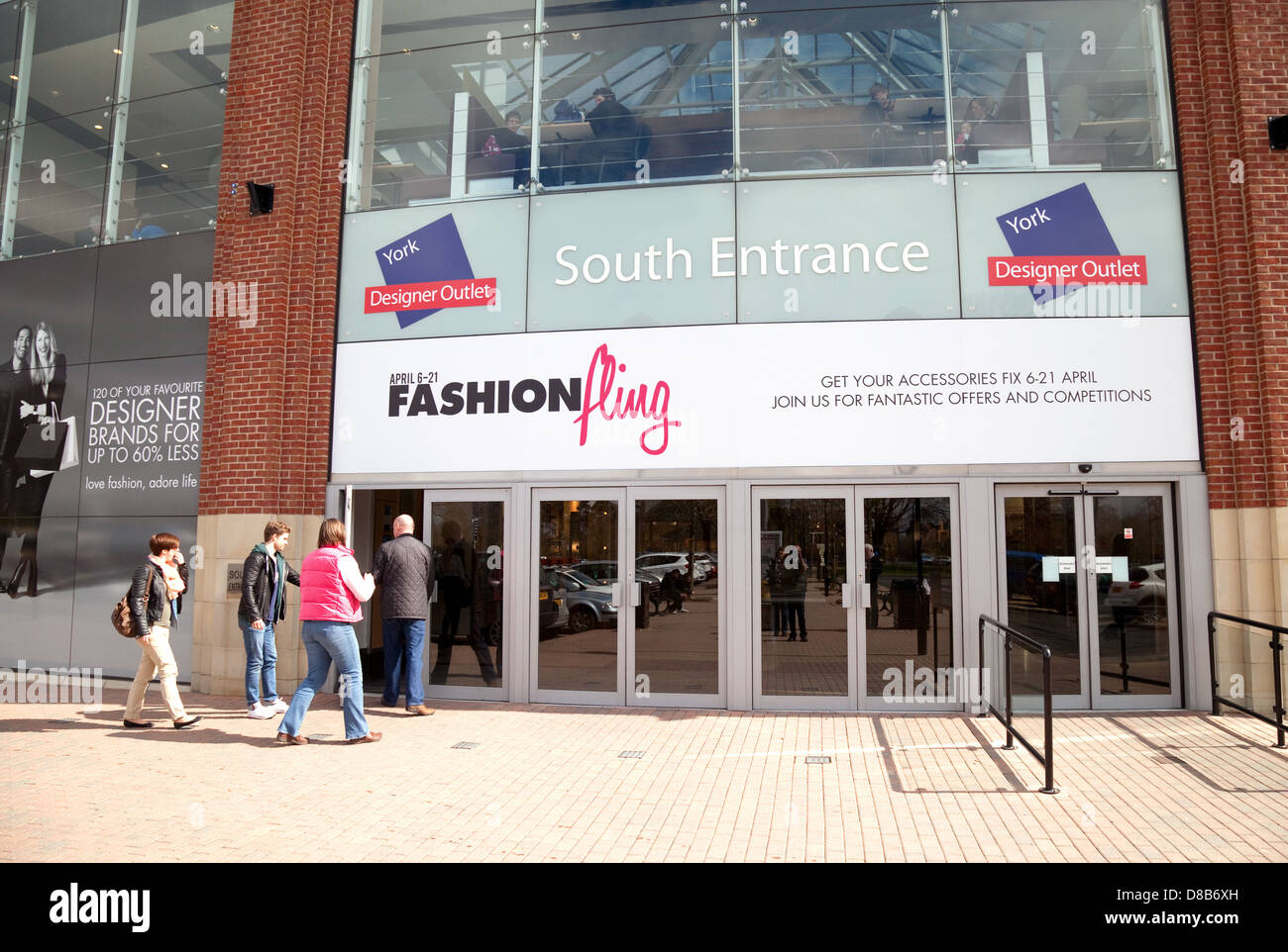 Der Eingang zu dem York Designer Outlet Shopping Centre, York, Yorkshire UK Stockfoto