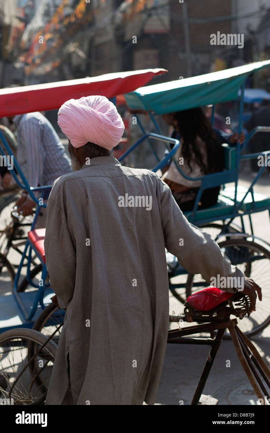 Amritsar Punjab, Indien typische Straßenszene in der Nähe von Golden Temple Stockfoto