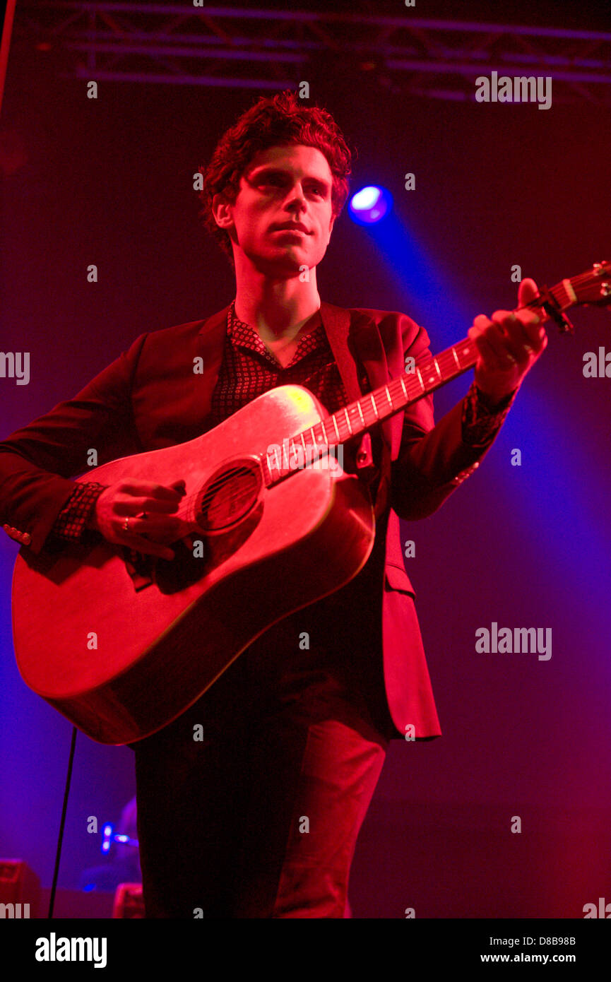 Charlie Fink von Noah und der Wal Auftritt beim Festival Hay Hay-on-Wye Powys Wales UK. Bildnachweis: Jeff Morgan/Alamy Live-Nachrichten Stockfoto