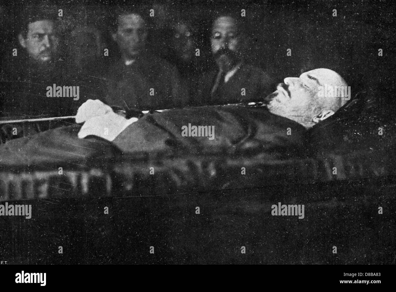 Vladimir lenin in coffin -Fotos und -Bildmaterial in hoher Auflösung ...