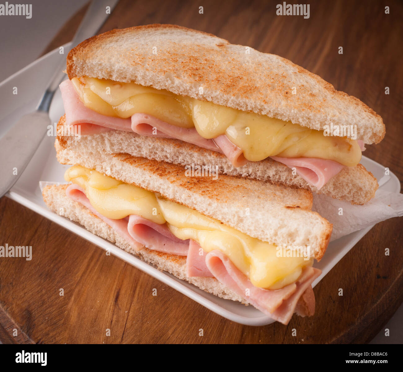 leckeren Sandwich Schinken und Käse überbacken Stockfoto