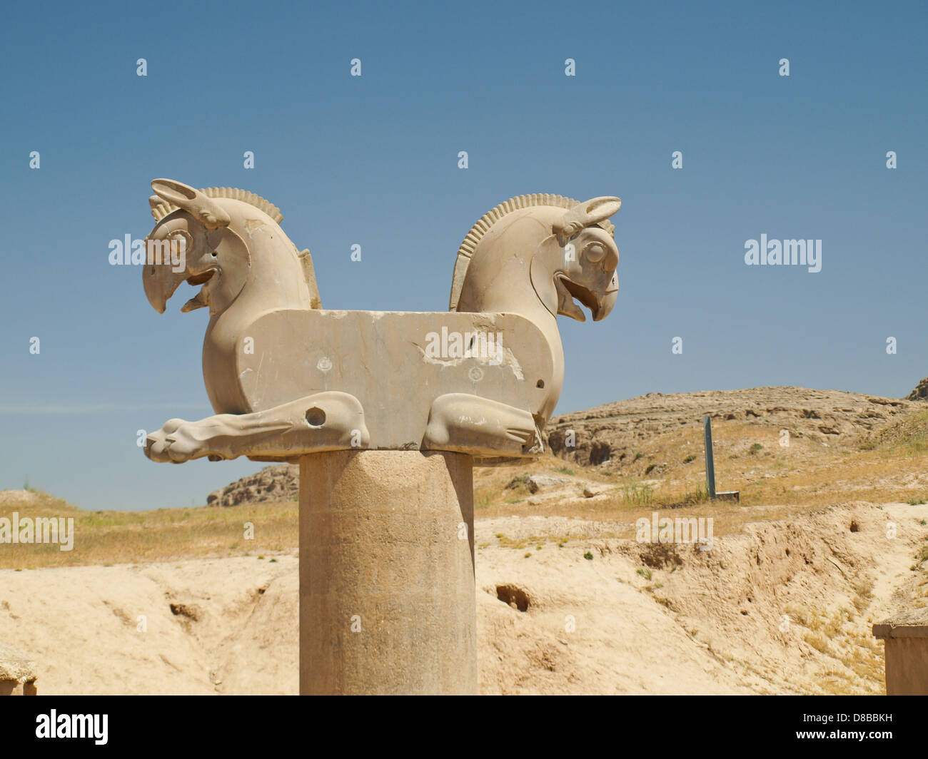 Unter der Leitung von zwei Greifenstatue in einer alten Stadt Persepolis in Shiraz im Iran Stockfoto