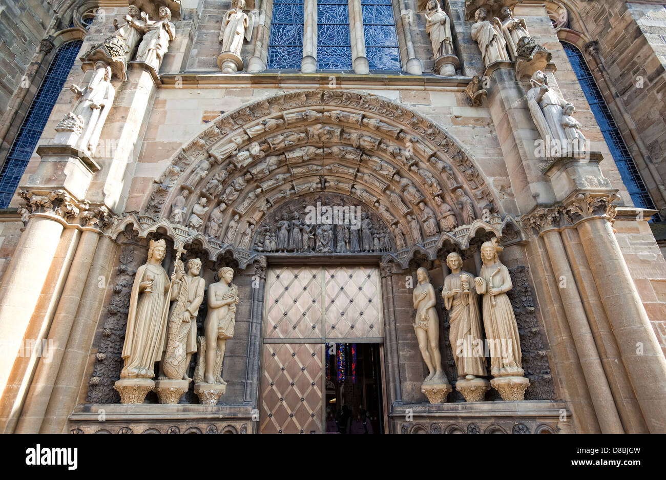Restaurierten Statuen am Eingang der Kirche Notre-Dame, Liebfrauenkirche, Trier, Rheinland-Pfalz, Deutschland, Europa Stockfoto