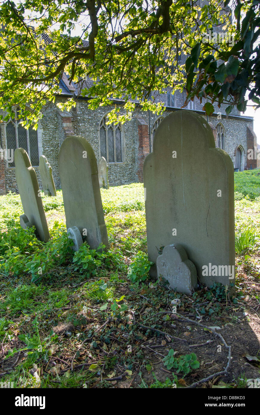 Grabsteine in einer englischen Kirchhof Stockfoto