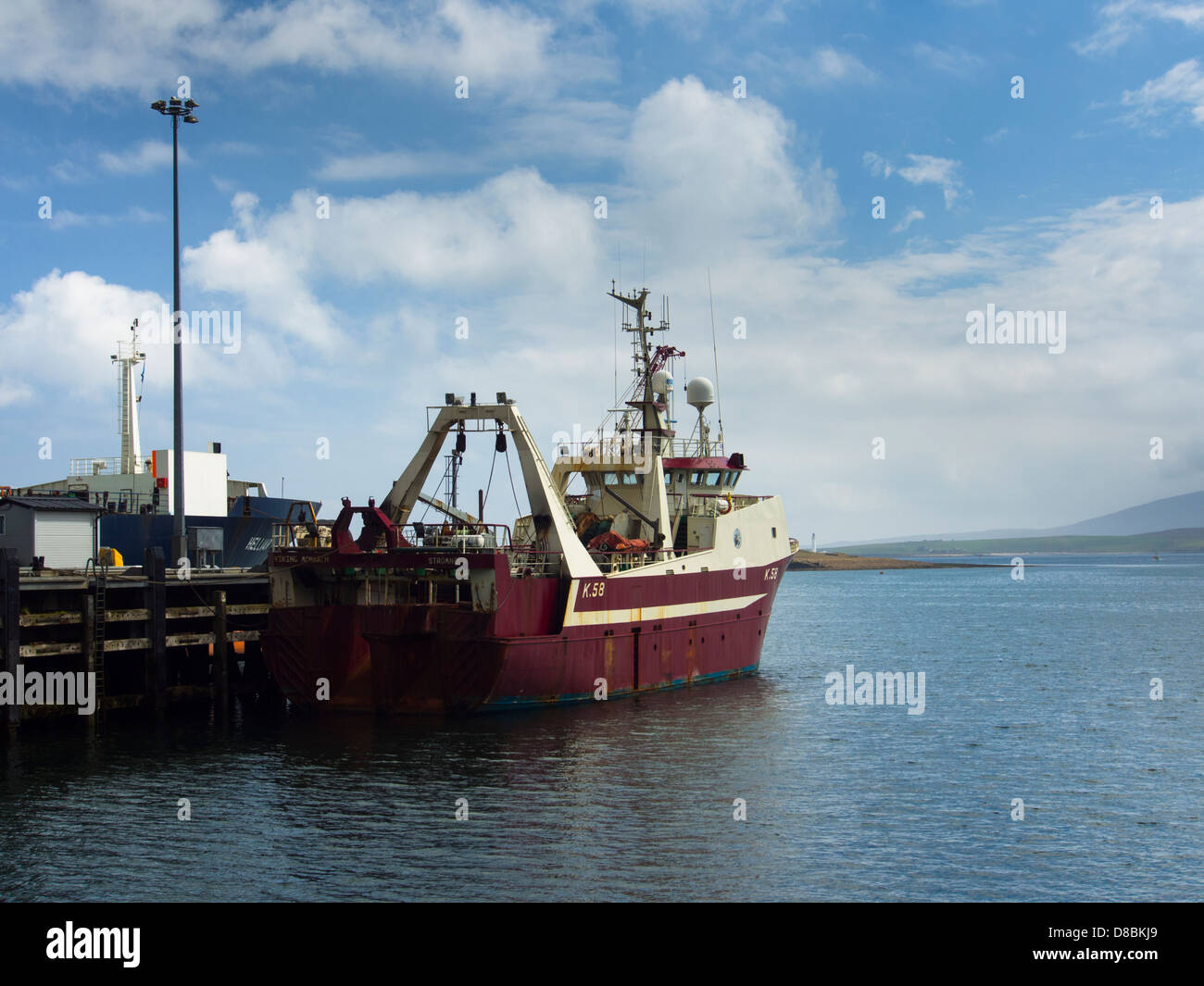 Schottland, Orkney-Inseln, Festland Orkney. Eine Vielzahl von Meer Boote vertäut im Hafen von Stromness auf Orkney Festland. Stockfoto