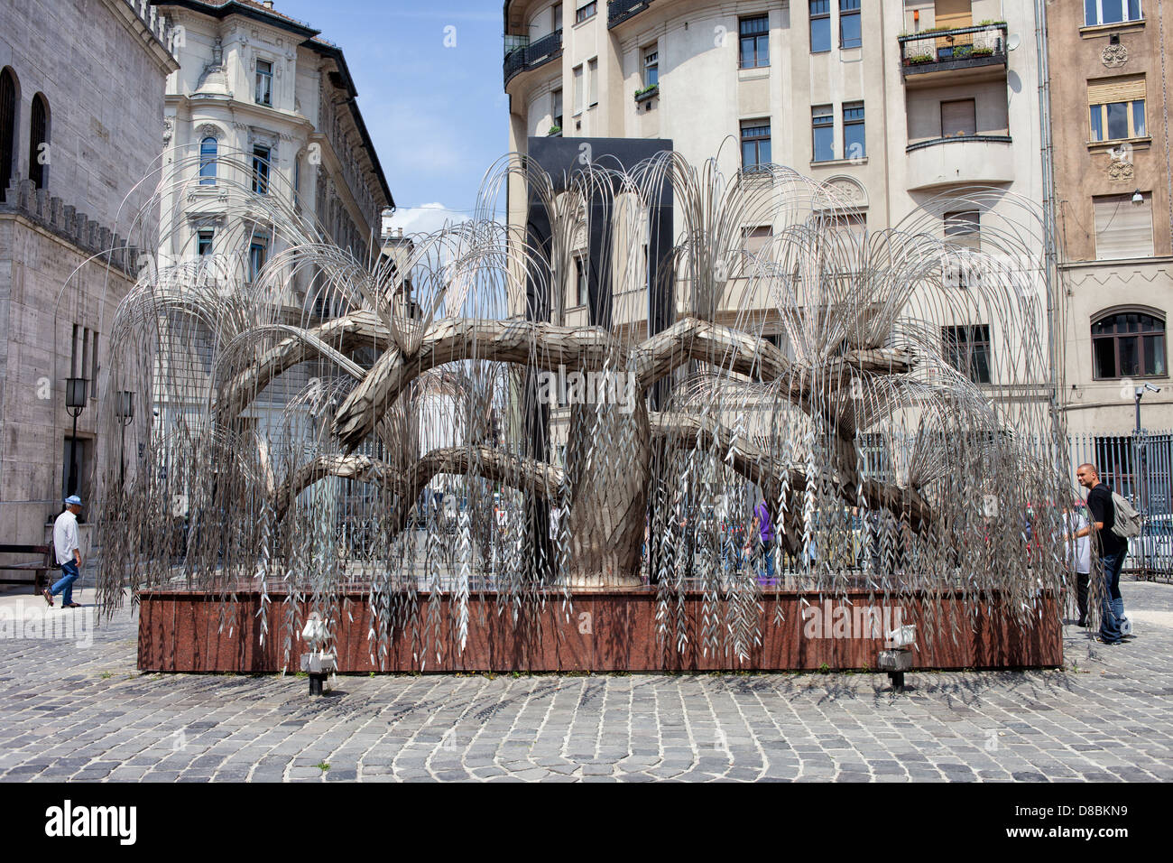 Die Trauerweide in Raoul Wallenberg Memorial Park in Budapest, Ungarn. Stockfoto