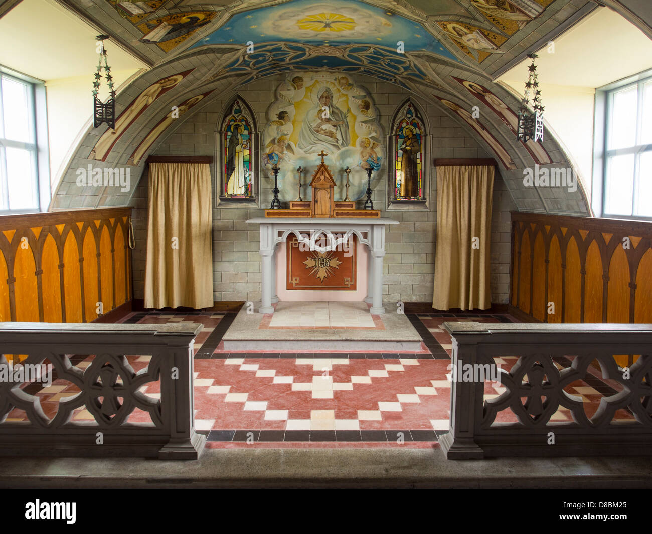 Die italienische Kapelle Lamb Holm an den Orkney-Inseln gebaut und dekoriert von italienischen Kriegsgefangenen des 2. Weltkrieges Stockfoto