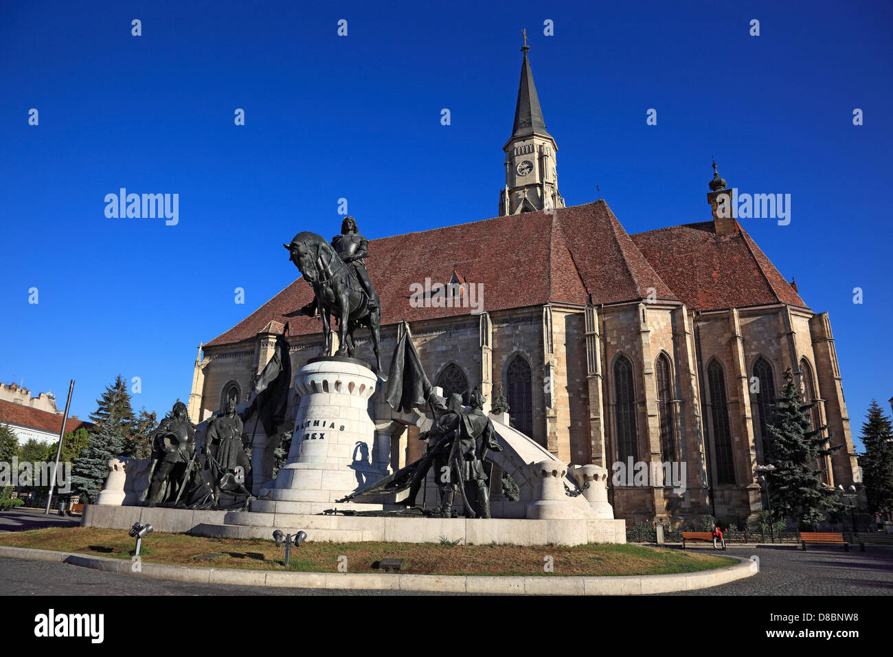 Reiterstatue von Matthias Corvinus, Matthias Rex und The Cluj Michael Church in Cluj-Napoca, Klausenburg, ist die wichtigste exa Stockfoto