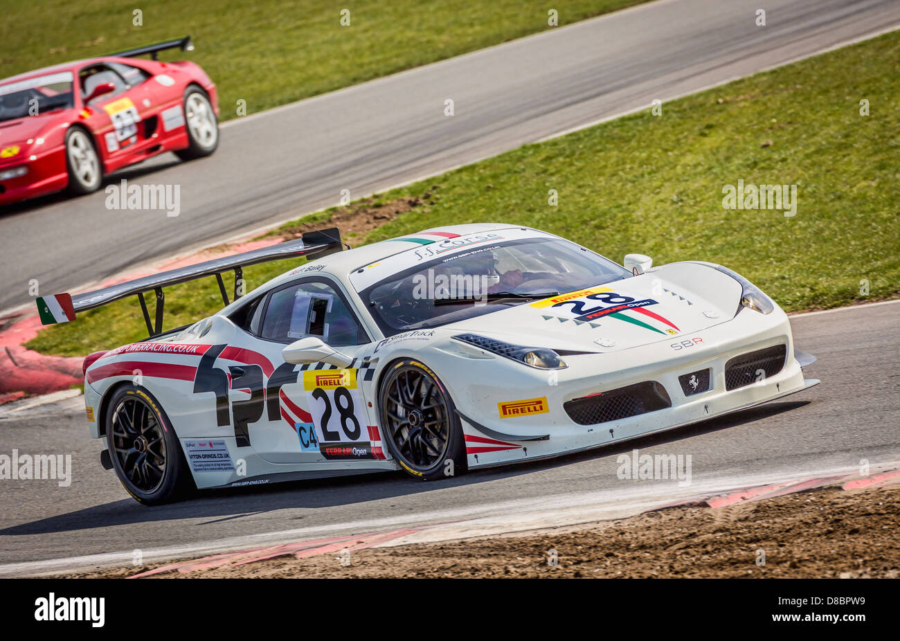 2011 Ferrari 458 Challenge mit Fahrer Paul Bailey am Meeting 2013 CSCC Snetterton, Norfolk, Großbritannien. Stockfoto