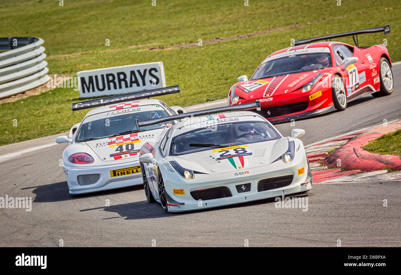 2011 Ferrari 458 Challenge mit Fahrer Paul Bailey am Meeting 2013 CSCC Snetterton, Norfolk, Großbritannien. Stockfoto