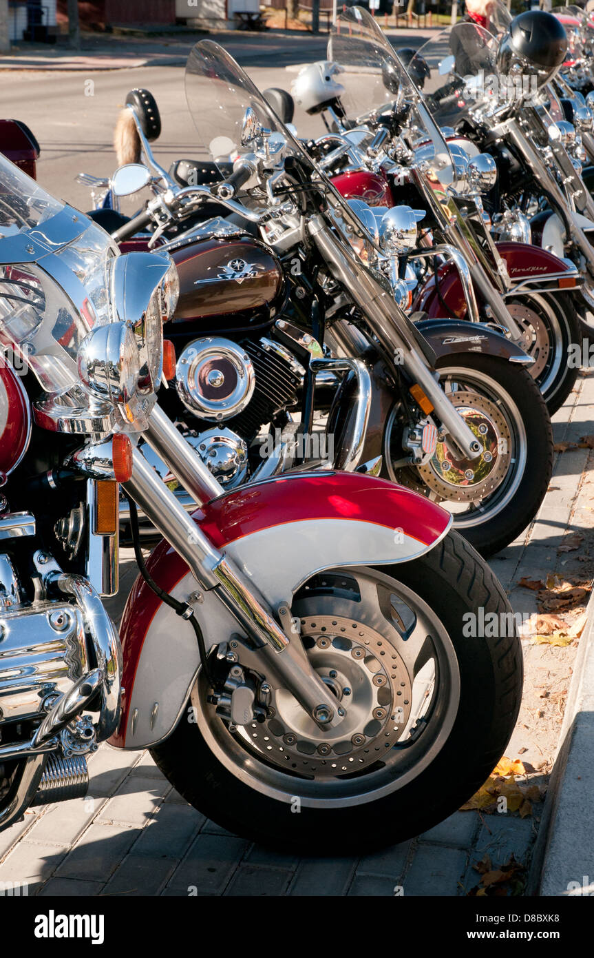 Reihe von leuchtenden Harley-Davidson Motoren Stockfoto