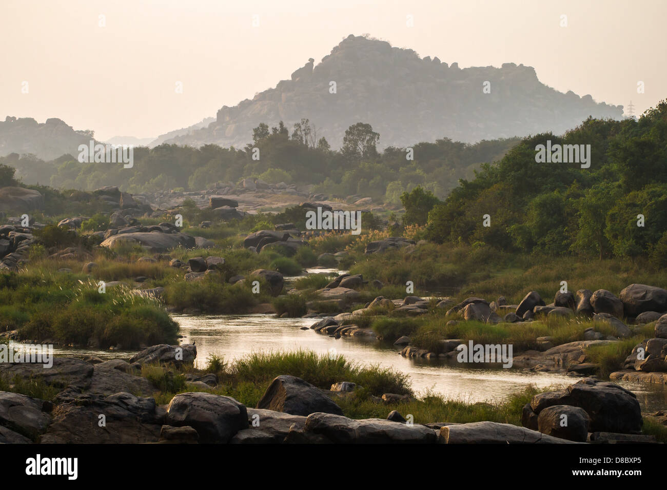 Thungabhandra Flusslandschaft in Hampi, Karnataka, Indien Stockfoto