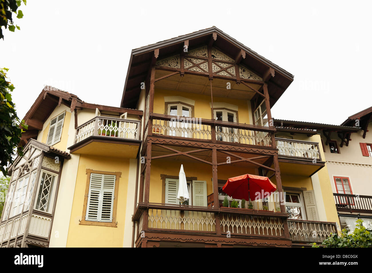 Haus Im Tiroler Stil Meran Sudtirol Italien Stockfoto Bild