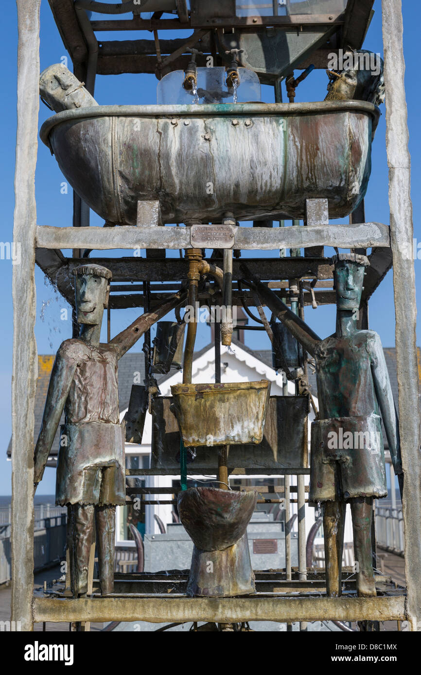 Die Kupfer 1998 Wasseruhr von Tim Hunkin und Will Jackson auf Southwold Pier, Suffolk, UK. Stockfoto