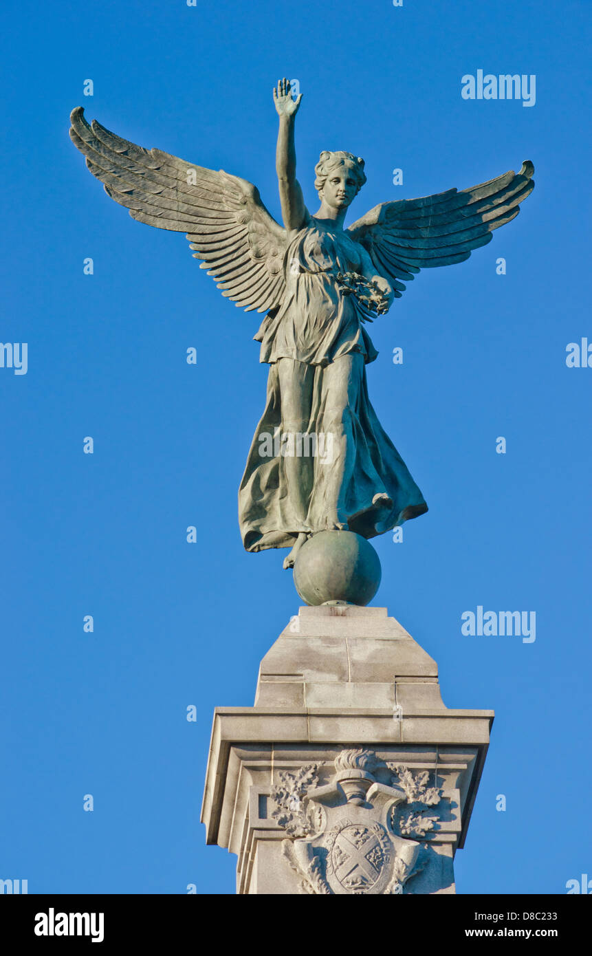 Angel Statue in Montreal an einem sonnigen Tag mit klarer blauen Himmel Stockfoto