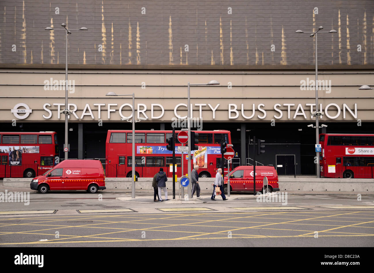 Stratford City Bus Station im Westfield-Komplex im East End von London Stockfoto