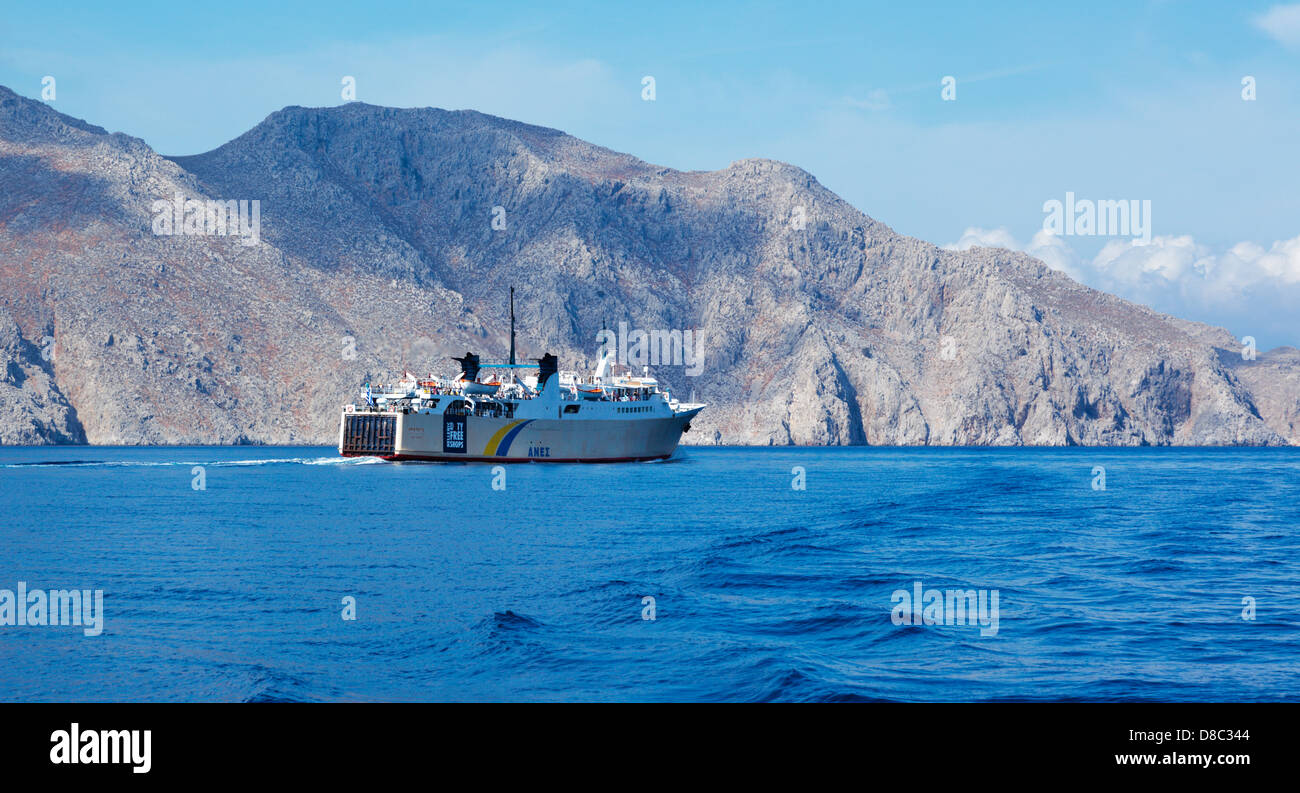 Ein Auto und Personenfähre von Rhodos, Symi (Simi) im südlichen Griechenland Dodekanes Stockfoto