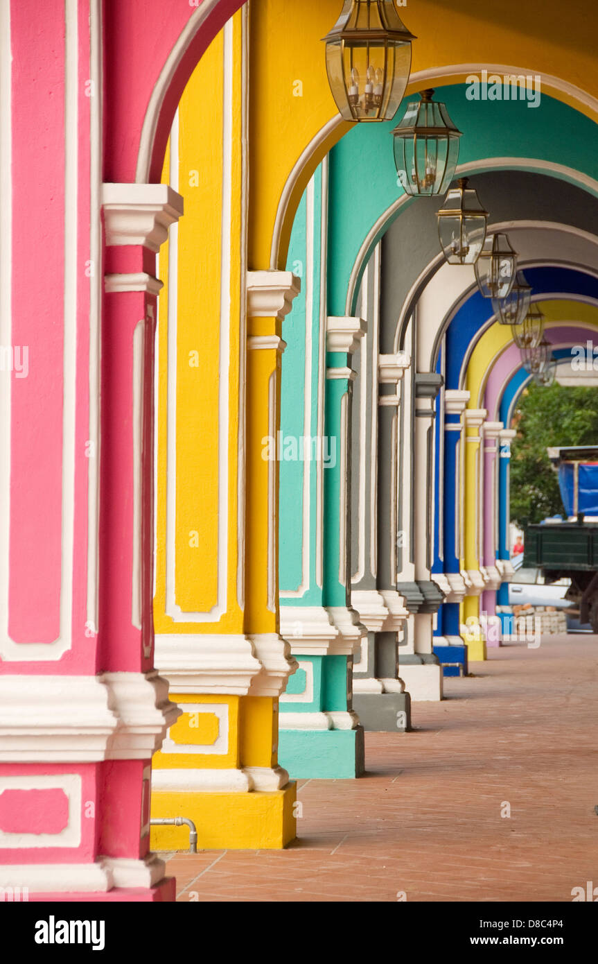 Bunte Bögen auf Erbe Häuser in George Town, Penang, Malaysia Stockfoto