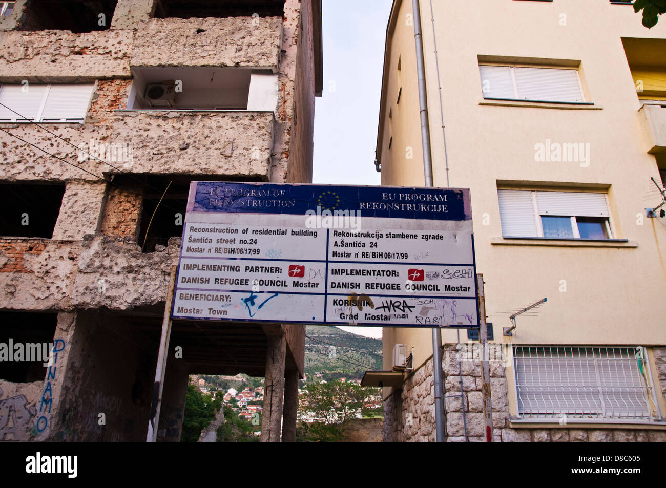 Krieg beschädigt und rekonstruierte Appartements in Mostar Teil des EU-Programms für den Wiederaufbau im ehemaligen Jugoslawien Stockfoto