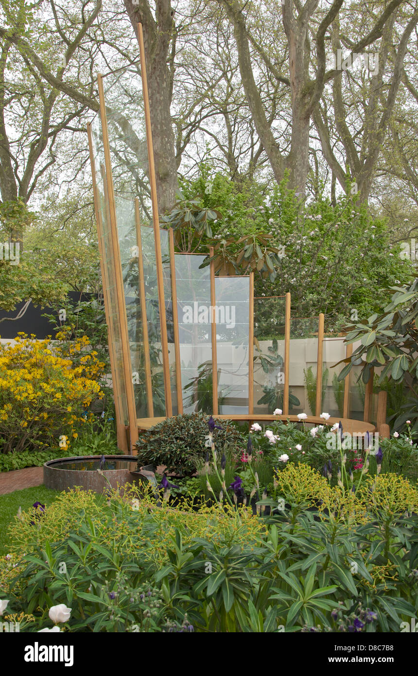 Das Wasserspiel und Glas Sitzecke im East Village Garden am RHS Chelsea Flower Show 2013 London, UK Stockfoto