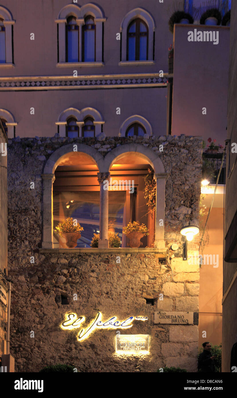 Italien, Sizilien, Taormina, Restaurant Schild, Nacht, Stockfoto