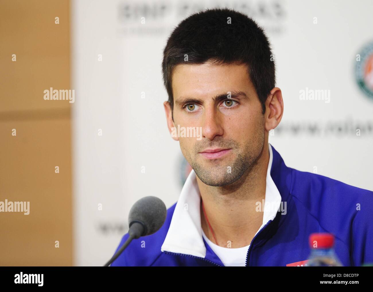 24/05 2013 Paris Frankreich.  Novak Djokovic Srb Roland Garros Tennis Pressemeldung zu öffnen und zu zeichnen. Stockfoto