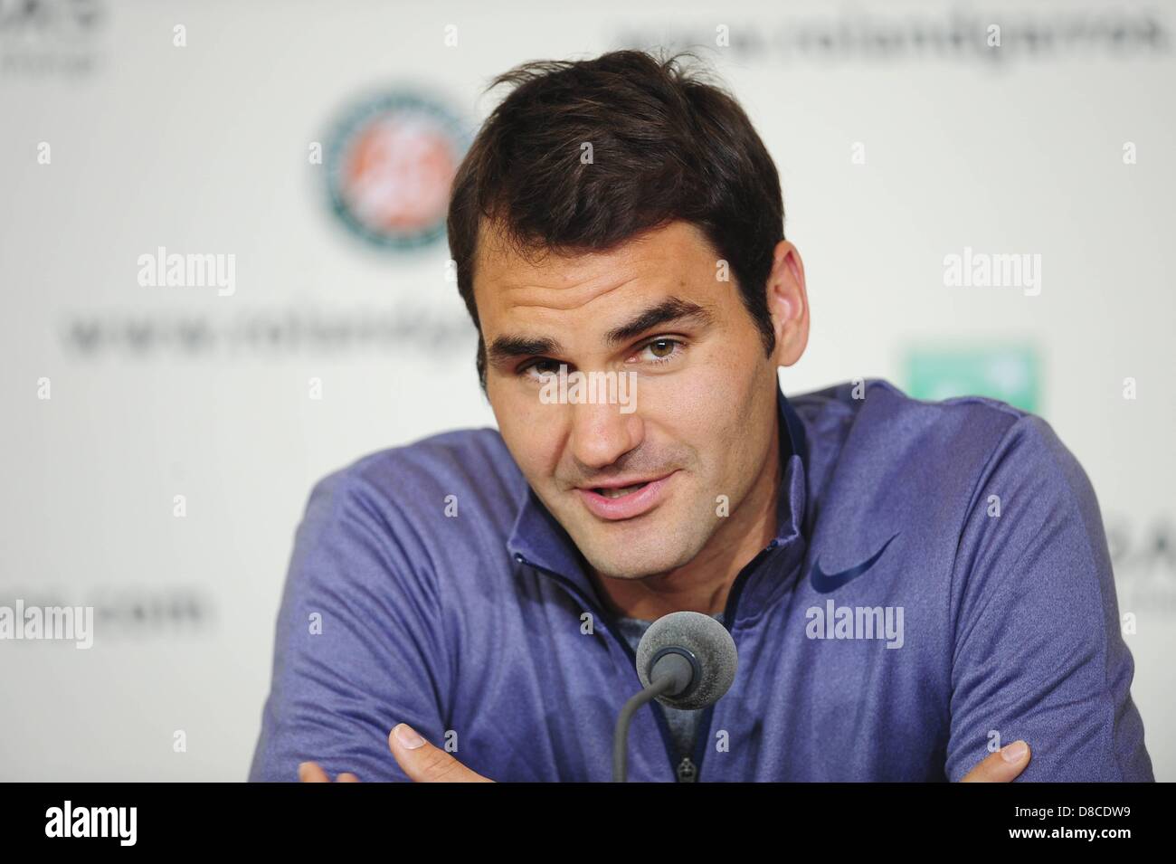 24/05 2013 Paris Frankreich. Roger Federer SUI Roland Garros Tennis Pressemeldung zu öffnen und zu zeichnen. Stockfoto