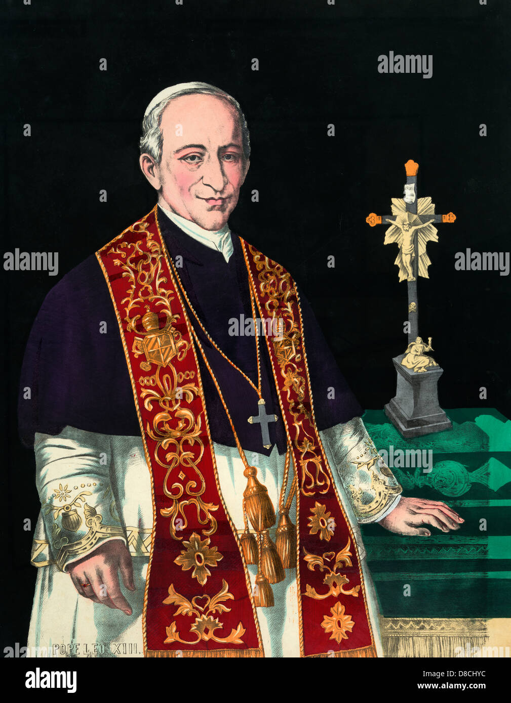 Papst Leo XIII, Brustbild, stehend, Vorderseite, linke Hand ruht auf Tisch mit Kruzifix. Papst Leo XIII regierte Fom 1878 bis 1903 Stockfoto