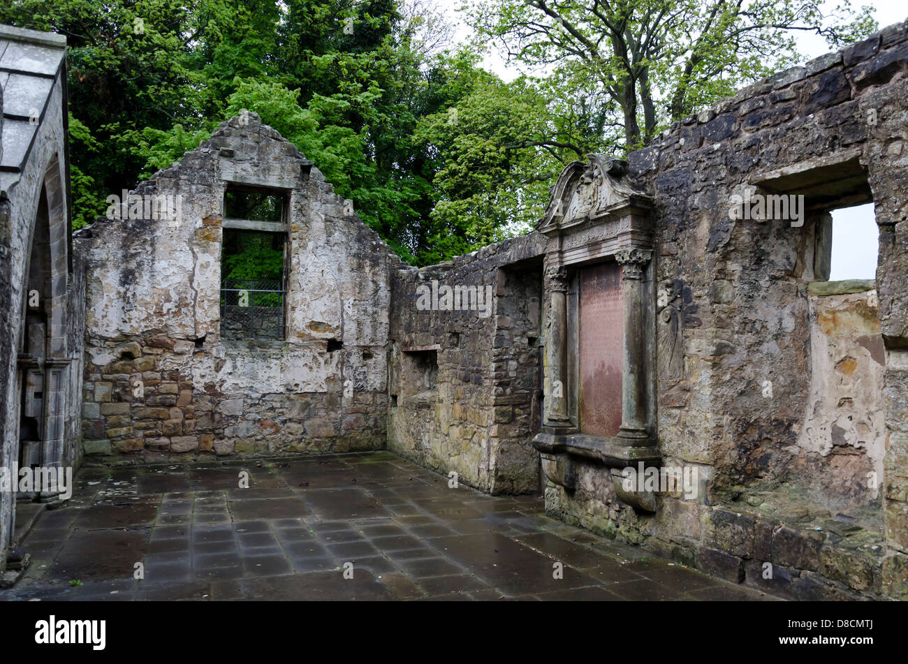 Die Ruinen der St. Bridget Kirk in der Nähe von Dalgety Bay in Fife, Schottland. Stockfoto