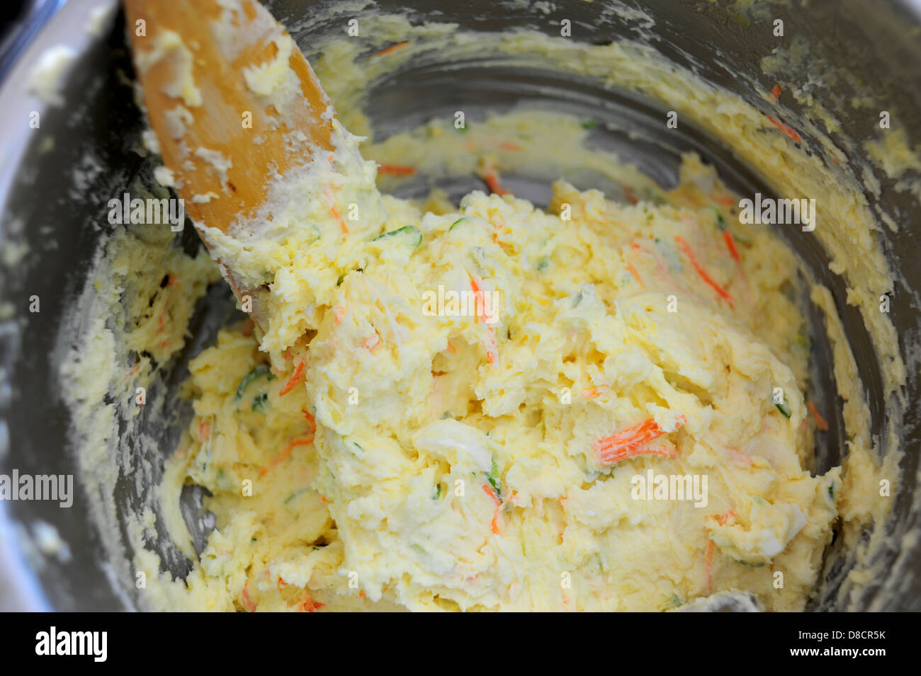 Kartoffel-Salat in Topf Stockfoto