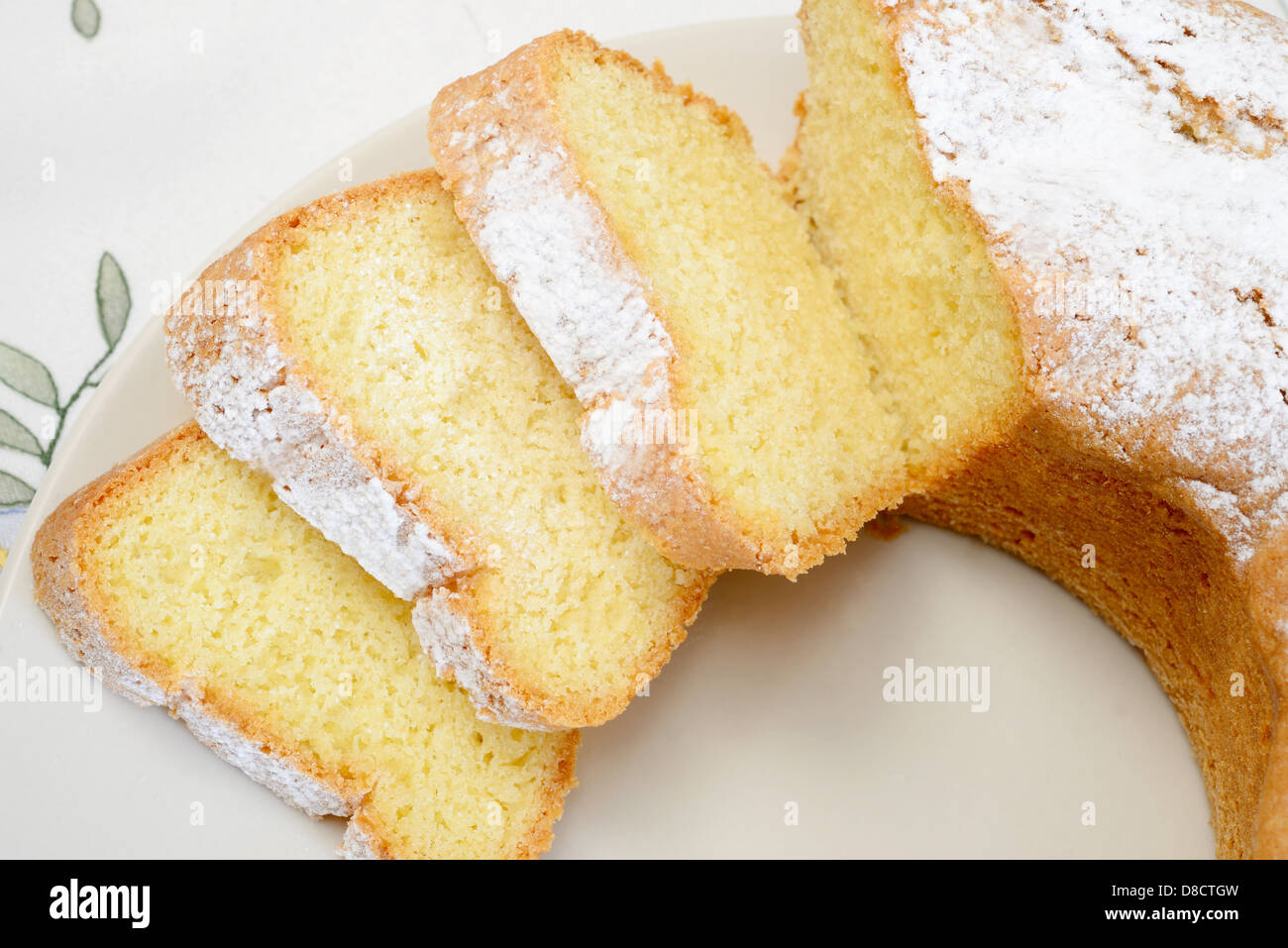 weiche und süße Daisy Kuchen mit Puderzucker bestreuen Stockfoto