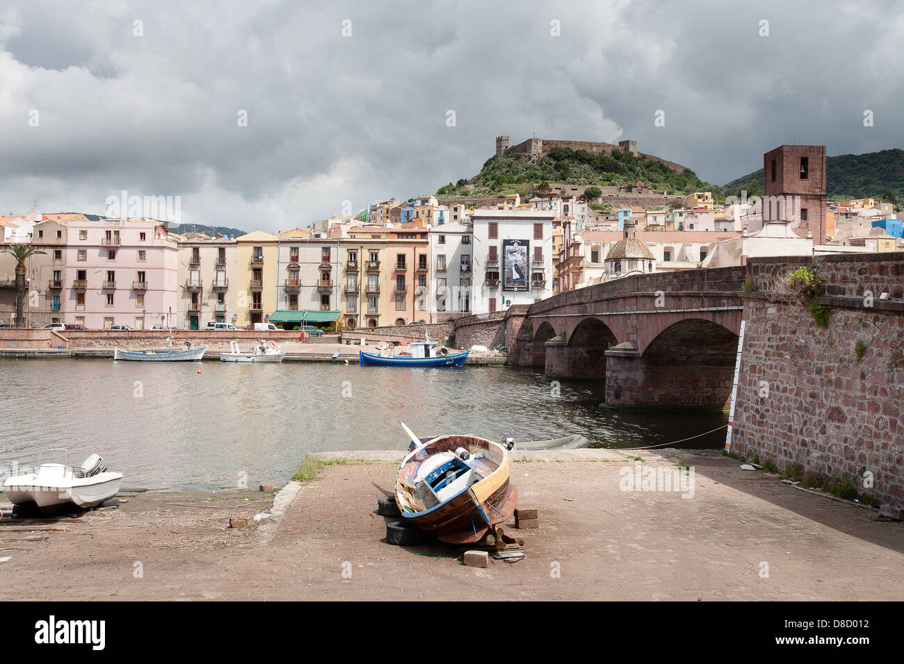 Blick über Bosa und Fluss Temo, Sardinien, Italien. Stockfoto