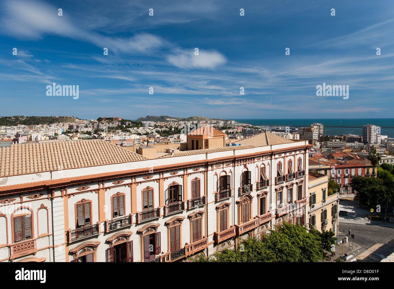 Blick über die Dächer und Port, Cagliari, Sardinien, Italien. Stockfoto