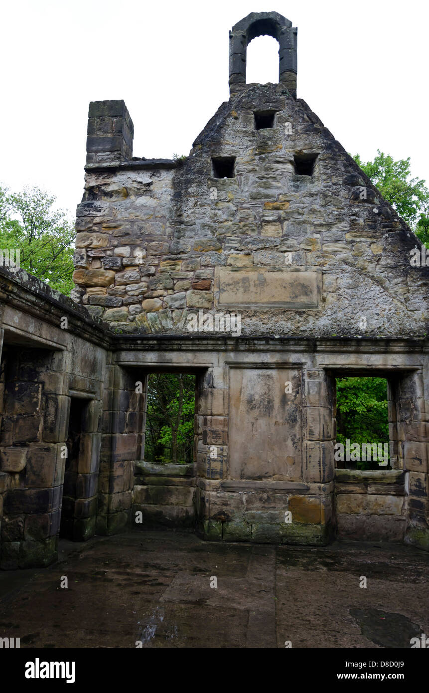 Die Ruinen der St. Bridget Kirk in der Nähe von Dalgety Bay in Fife, Schottland. Stockfoto