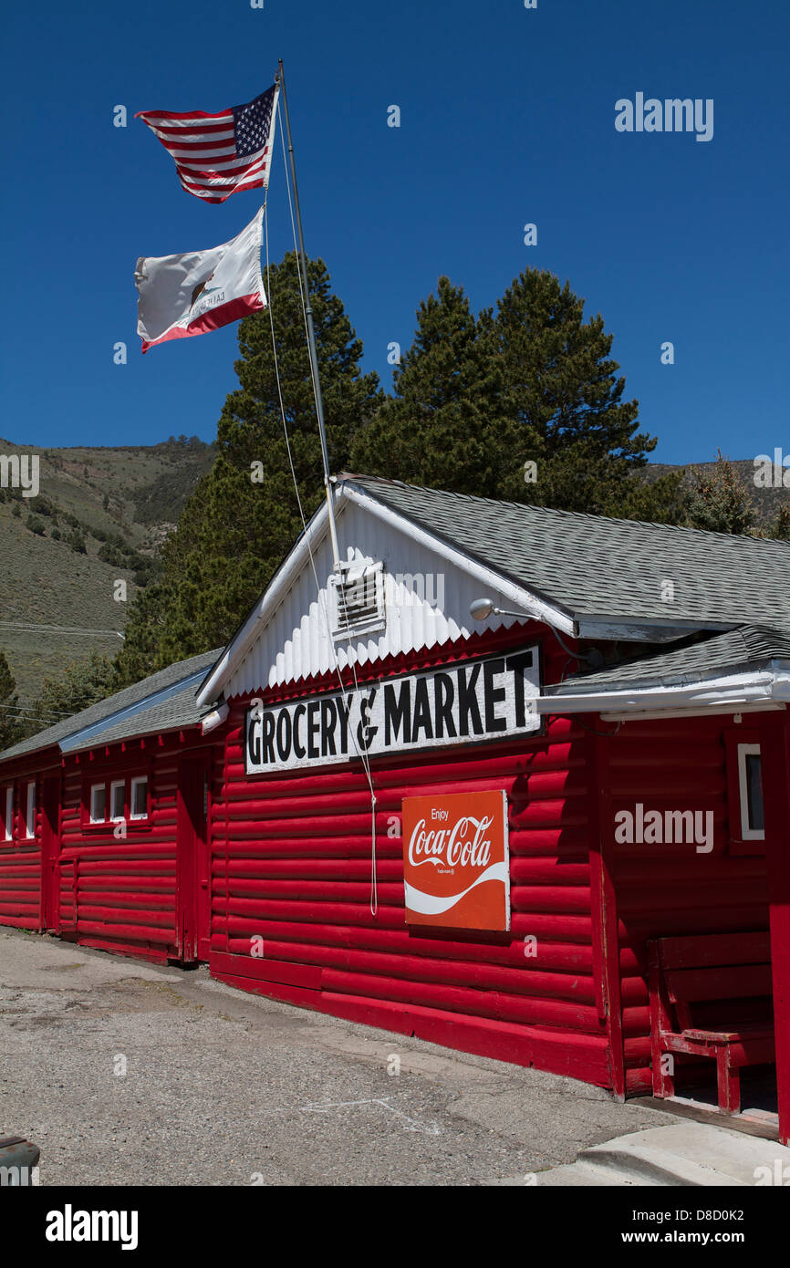 Mono Markt Lebensmittelgeschäft Lee vining am malerischen Highway 395 in der östlichen Sierra Nevada Mountains, Kalifornien Stockfoto